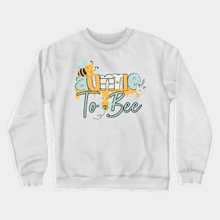 Auntie to bee-Buzzing with Love: Newborn Bee Pun Gift Crewneck Sweatshirt